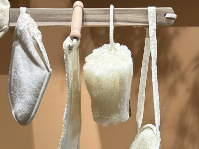 Natural loofah sponges