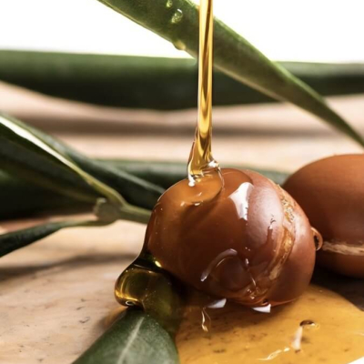 Šampūns ar dabīgajām eļļām un neroli ēterisko eļļu visu matu tipu kopšanai un atjaunošanai "Shampoo with Natural Oils & Neroli Essential Oil"