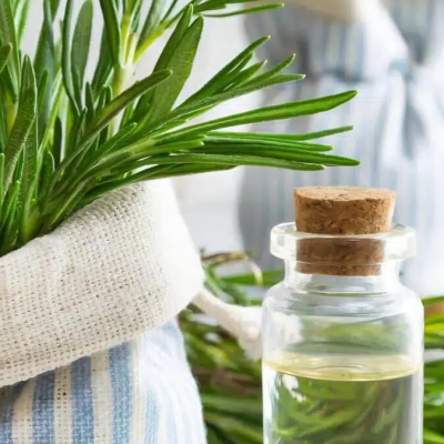 Šampūns ar dabīgām eļļām un rozmarīna ēterisko eļļu matu spēkam un apjomam "Shampoo with Natural Oils & Rosemary Essential Oil"